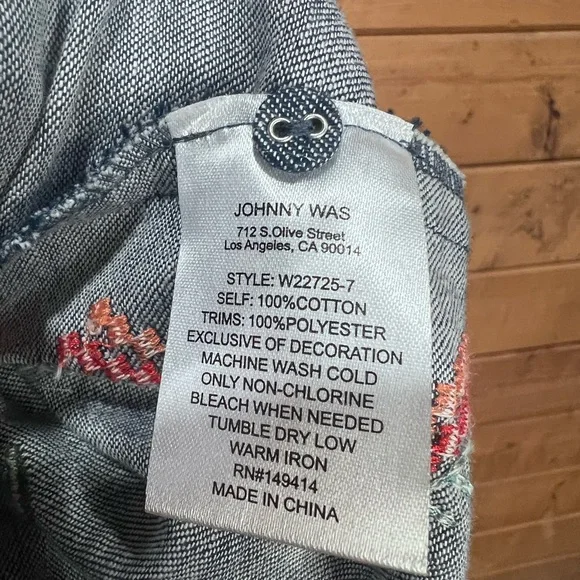 Johnny Was Zipup Shirt Tunic Denim Blue Embroidered Floral Horse Equine Medium - Picture 11 of 12